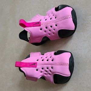 Girls size 7 Nike sandals